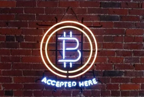 Британская туристическая фирма начала принимать к оплате биткоины